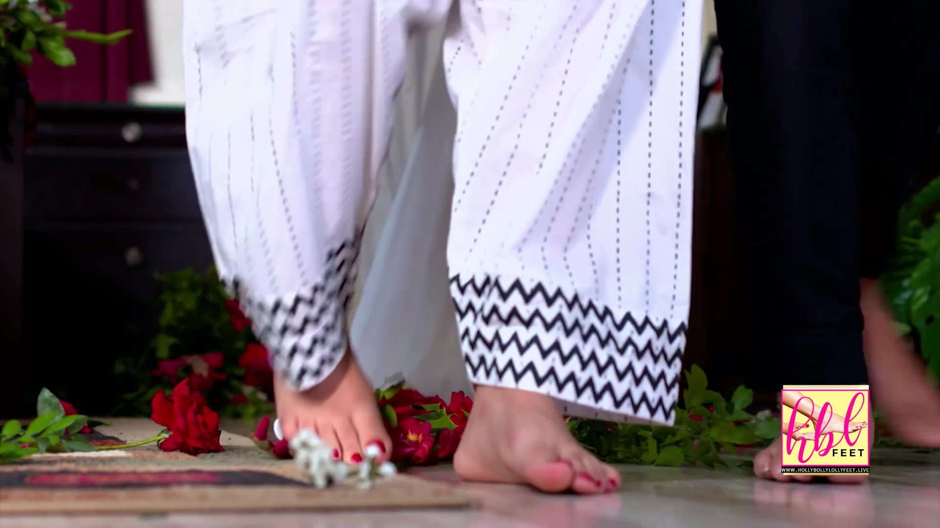 Kinza Hashmi Feet Soles Awesome
