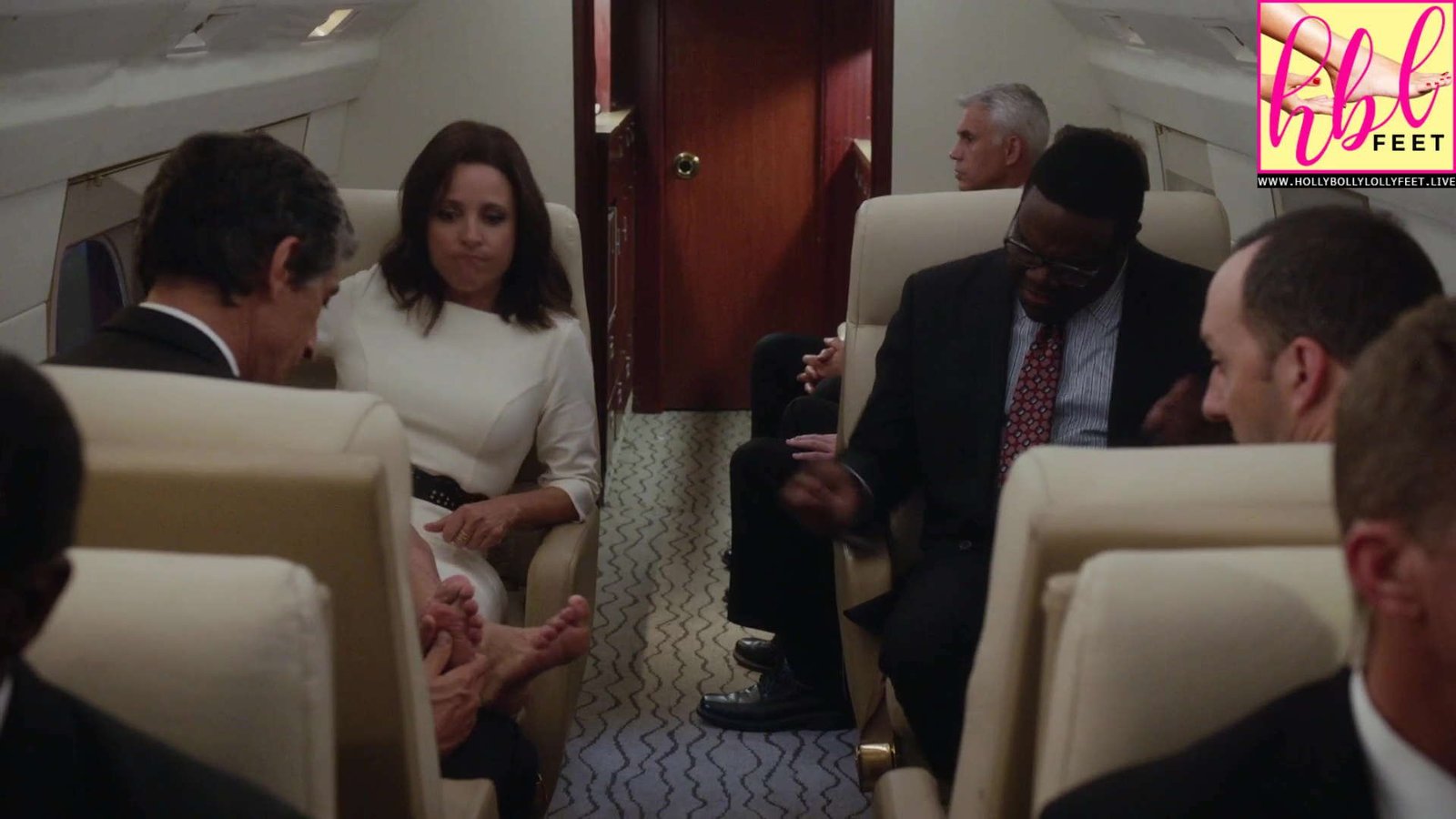 julia-louis-dreyfus-feet-soles-veep-s6-e2-06