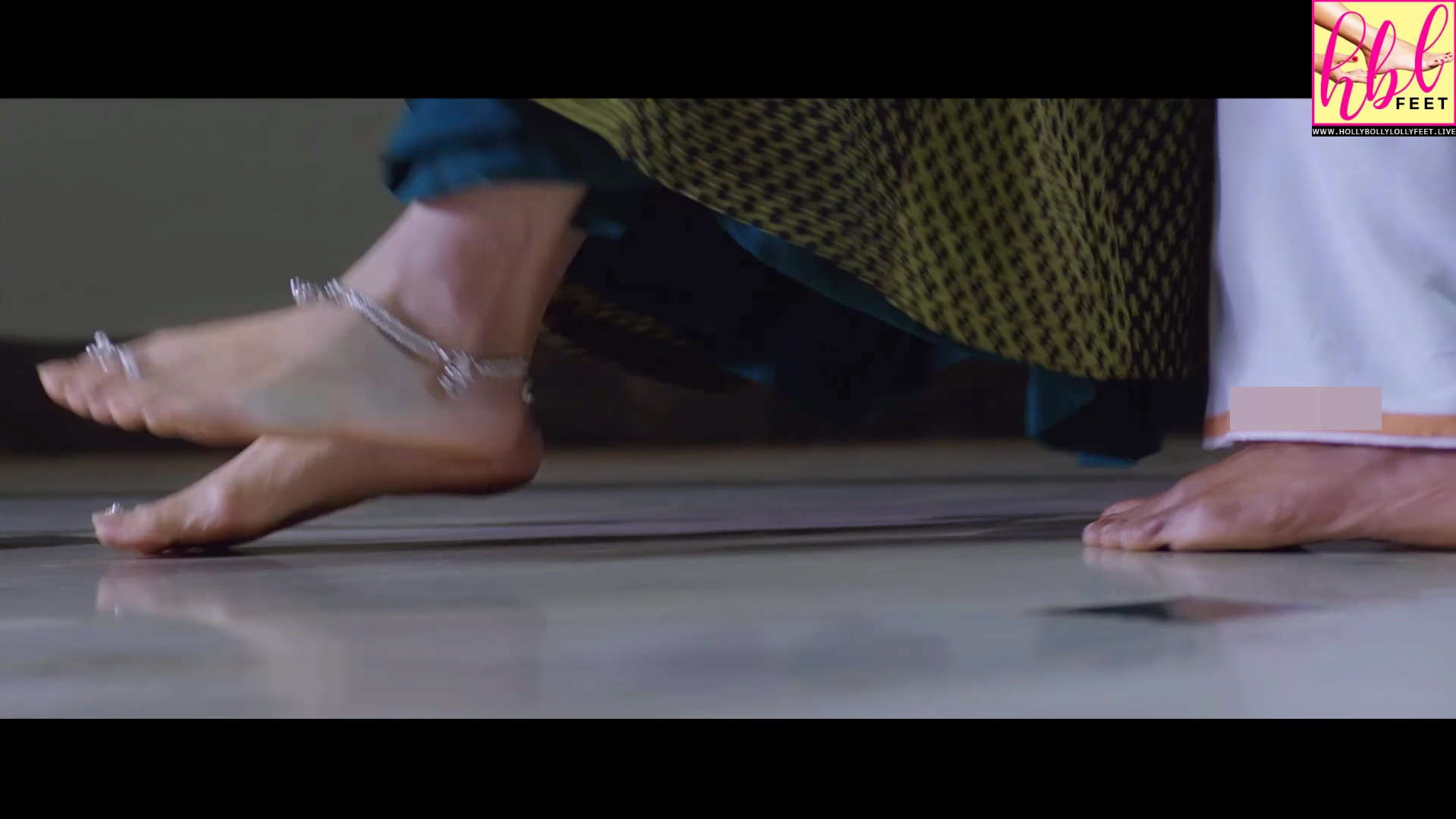 tamannaah-bhatia-feet-closeup-sole-kanne-kalaimaane-05