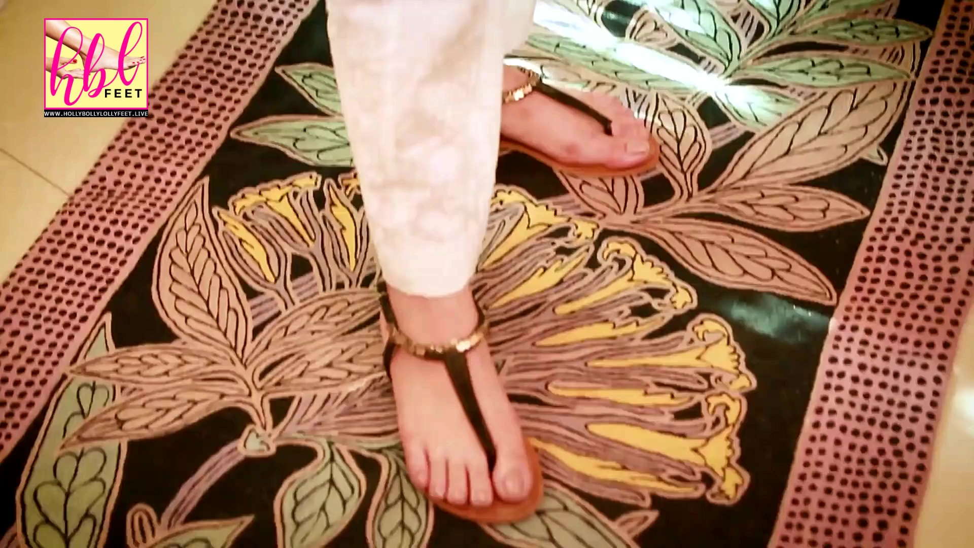 Hina Altaf Khan Feet Closeups