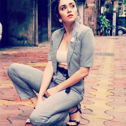 Amruta Khanvilkar Feet Videos