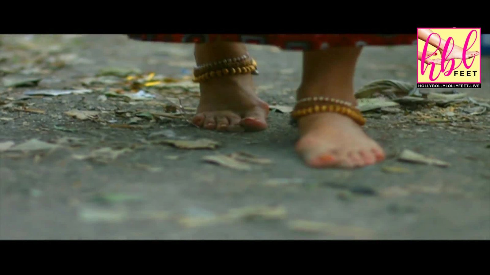 bushra-ansari-feet-close-up-tv1-seeta-bagri-ep-29-02