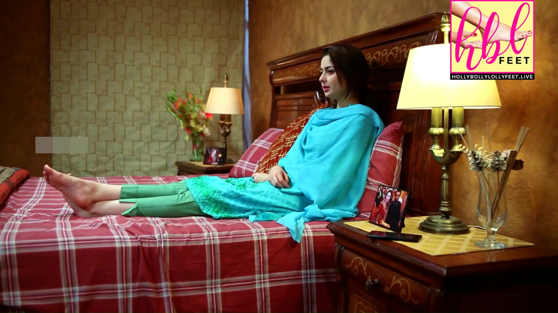 Hania Aamir Beautiful Feet & Soles