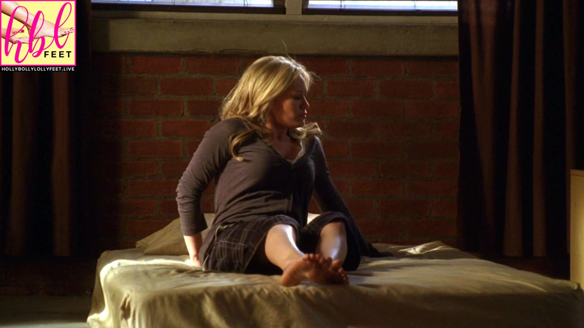 Hilary Duff Feet Soles Nice from American TV series "Ghost Whisper...