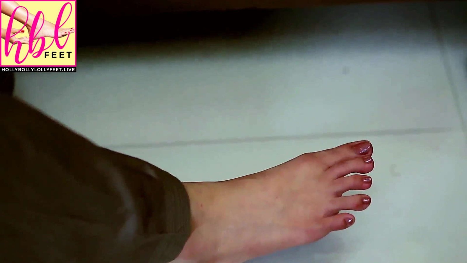 Kiran Tabeer Feet Closeups