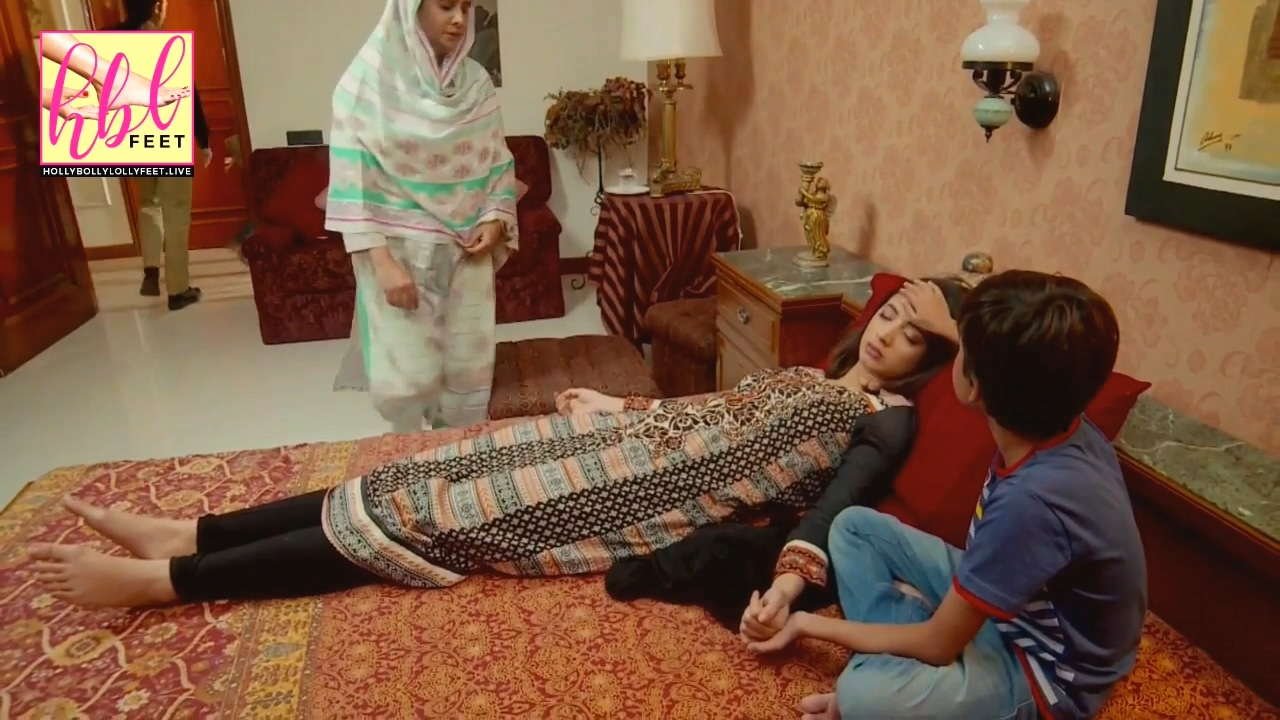 Komal Aziz Khan Feet