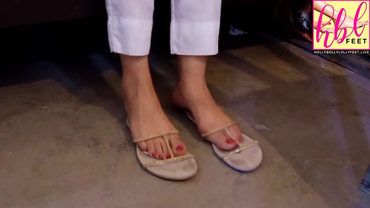 Nimra Khan Feet Closeup