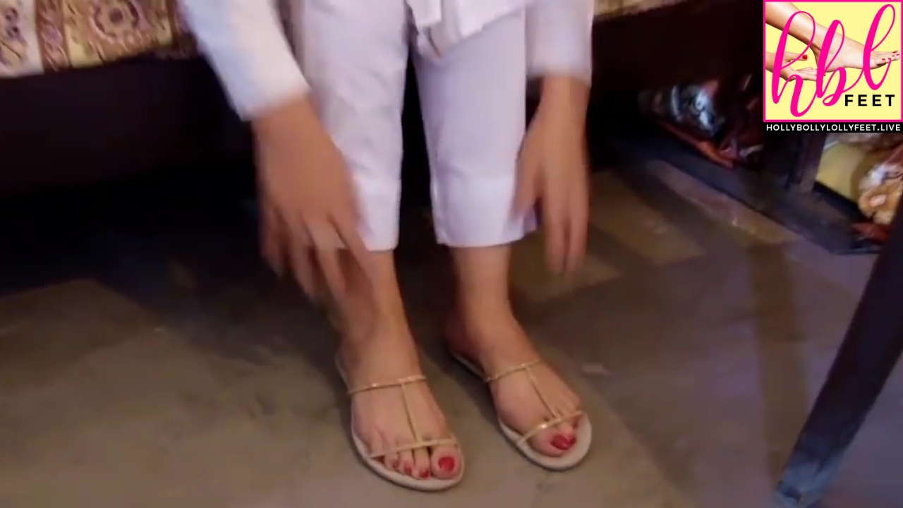 Nimra Khan Feet Closeup