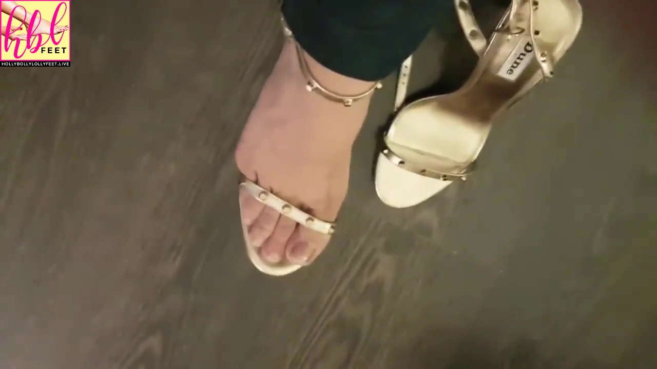 Noor Bukhari Feet Closeups