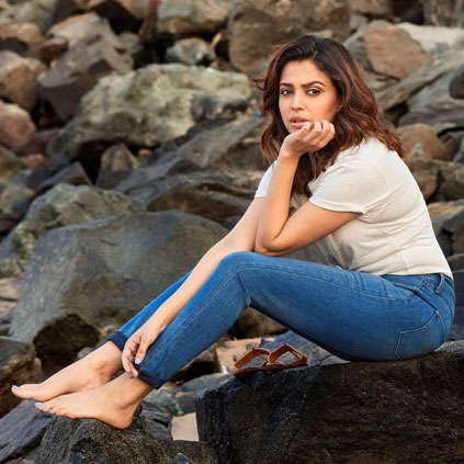 Swara Bhaskar Feet Videos